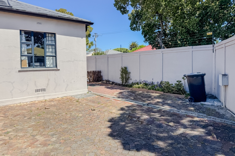 2 Bedroom Property for Sale in Claremont Village Western Cape